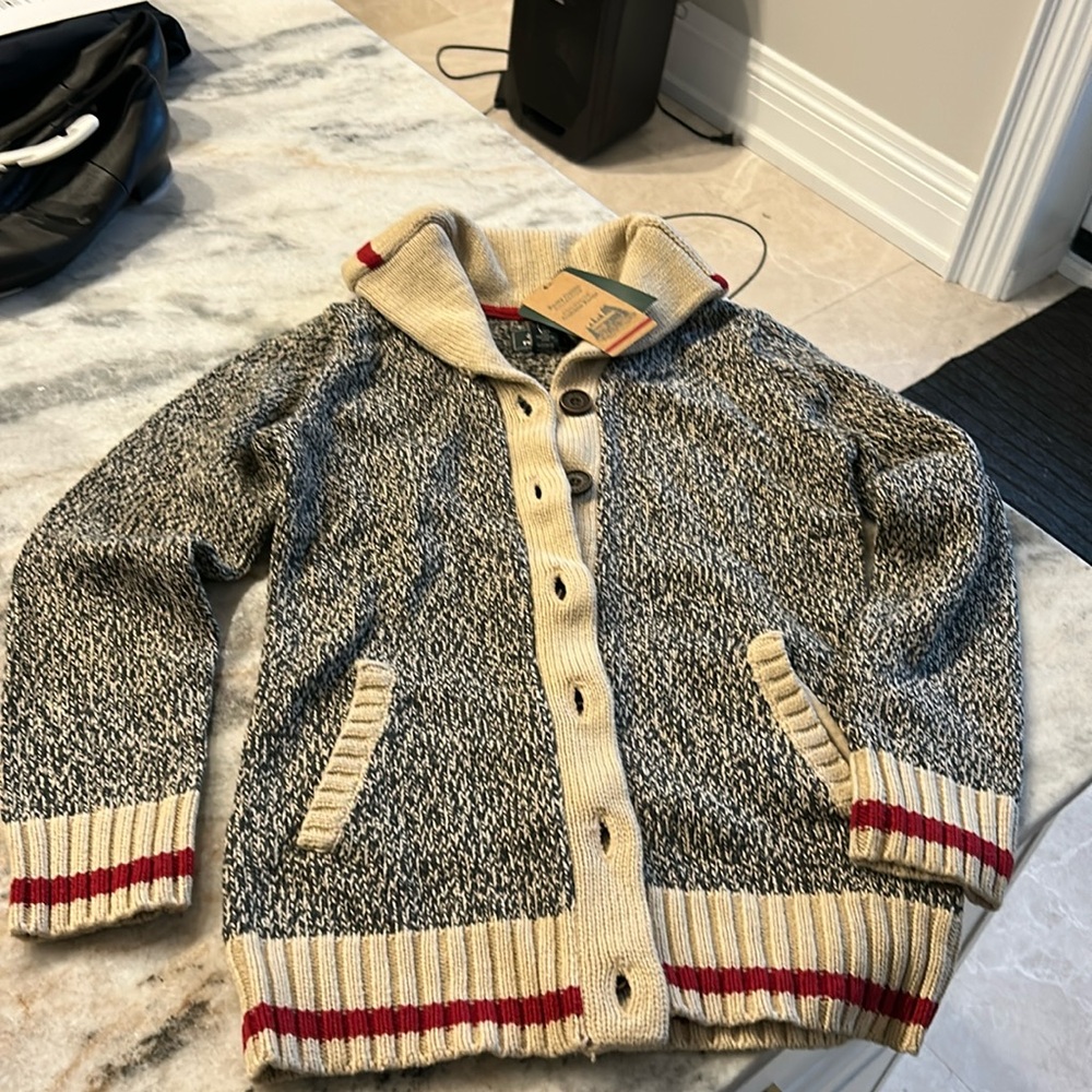 Roots cabin cardigan - NWT - Size L kids